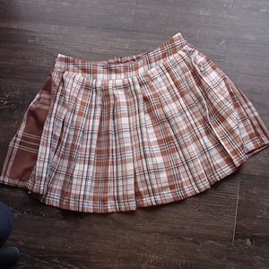 Juniors/ Women's Pleated plaid skirt